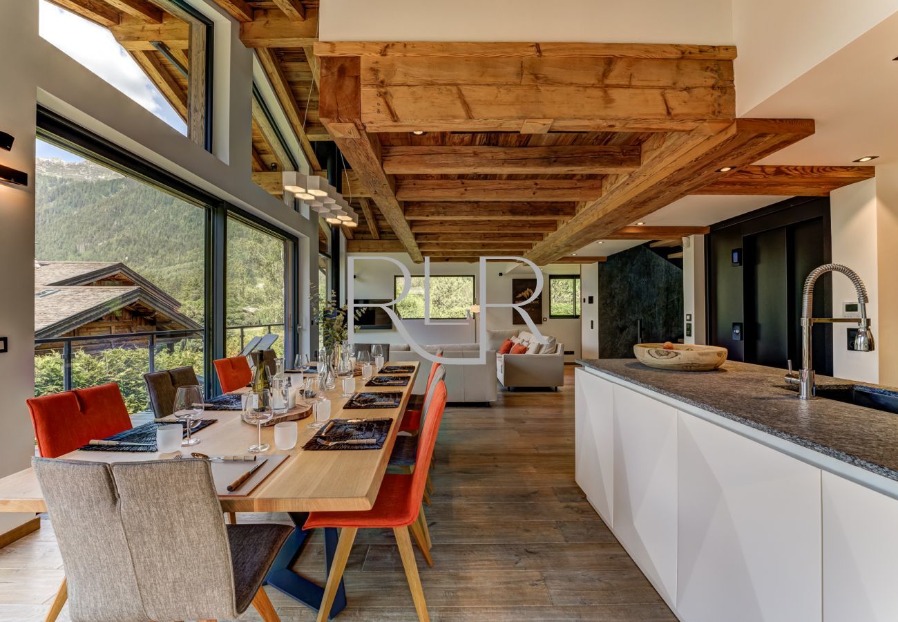 Chalet Red Fox has a dining table seating up to 12 people 