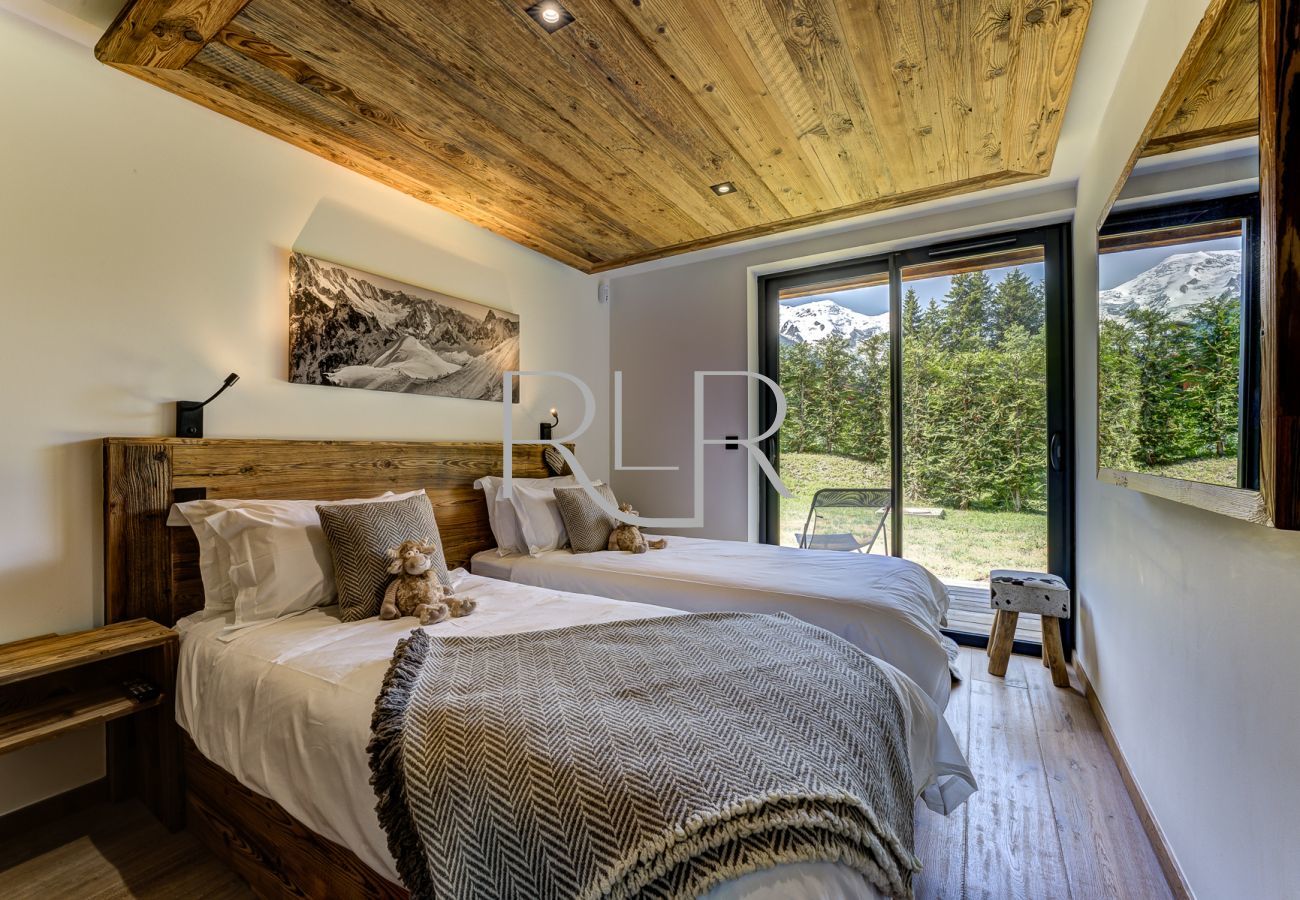 Bedroom 3 of Chalet Red Fox is a flexible double or twin room with ensuite