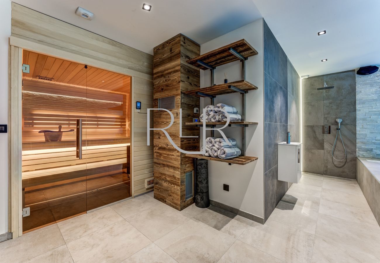 Chalet Red Fox has a large sauna for deep heat relaxation  