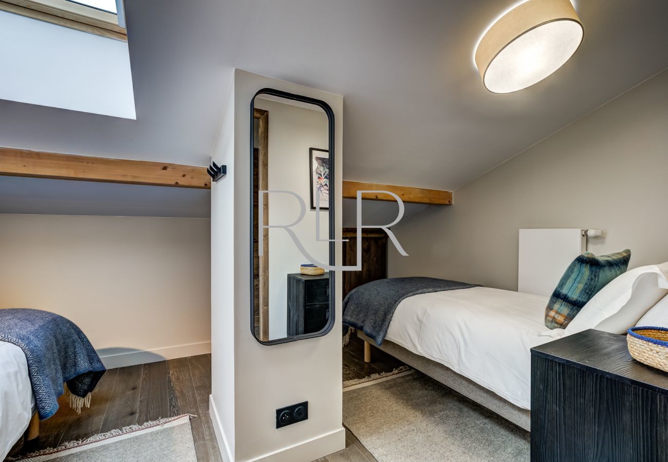 Bedroom 4 of White Pearl A32 has 2 single beds