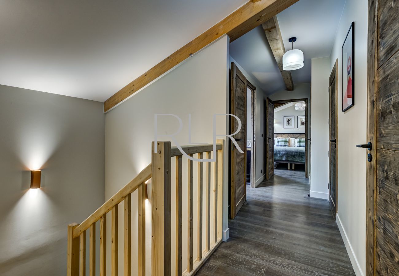 White Pearl A32 has a landing leading to Bedrooms 2, 3 & 4 