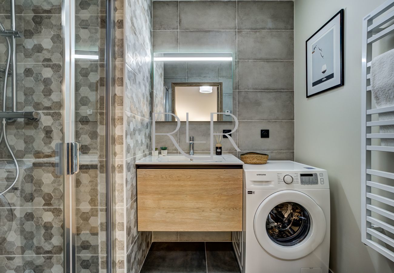 The upper floor hallway of White Pearl A32 has 2 shower rooms and a separate WC   