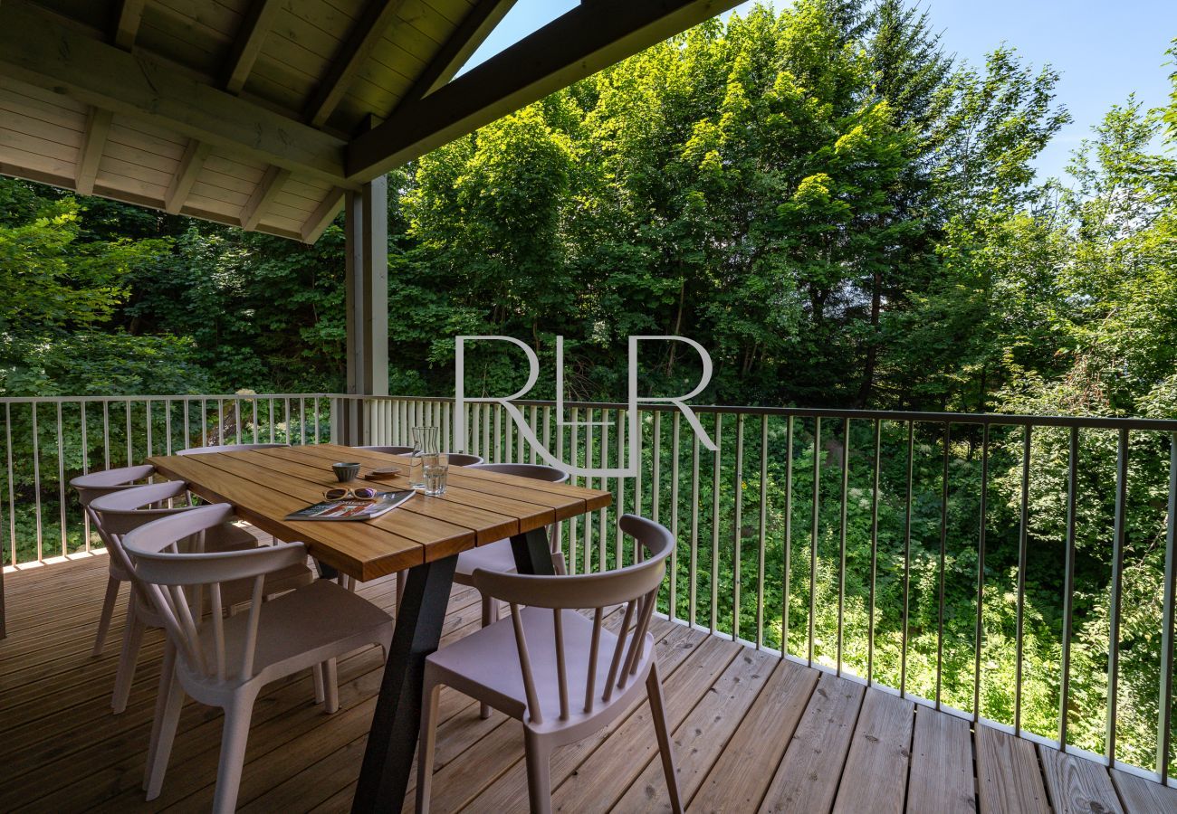 Outdoor dining with place for 8 people
