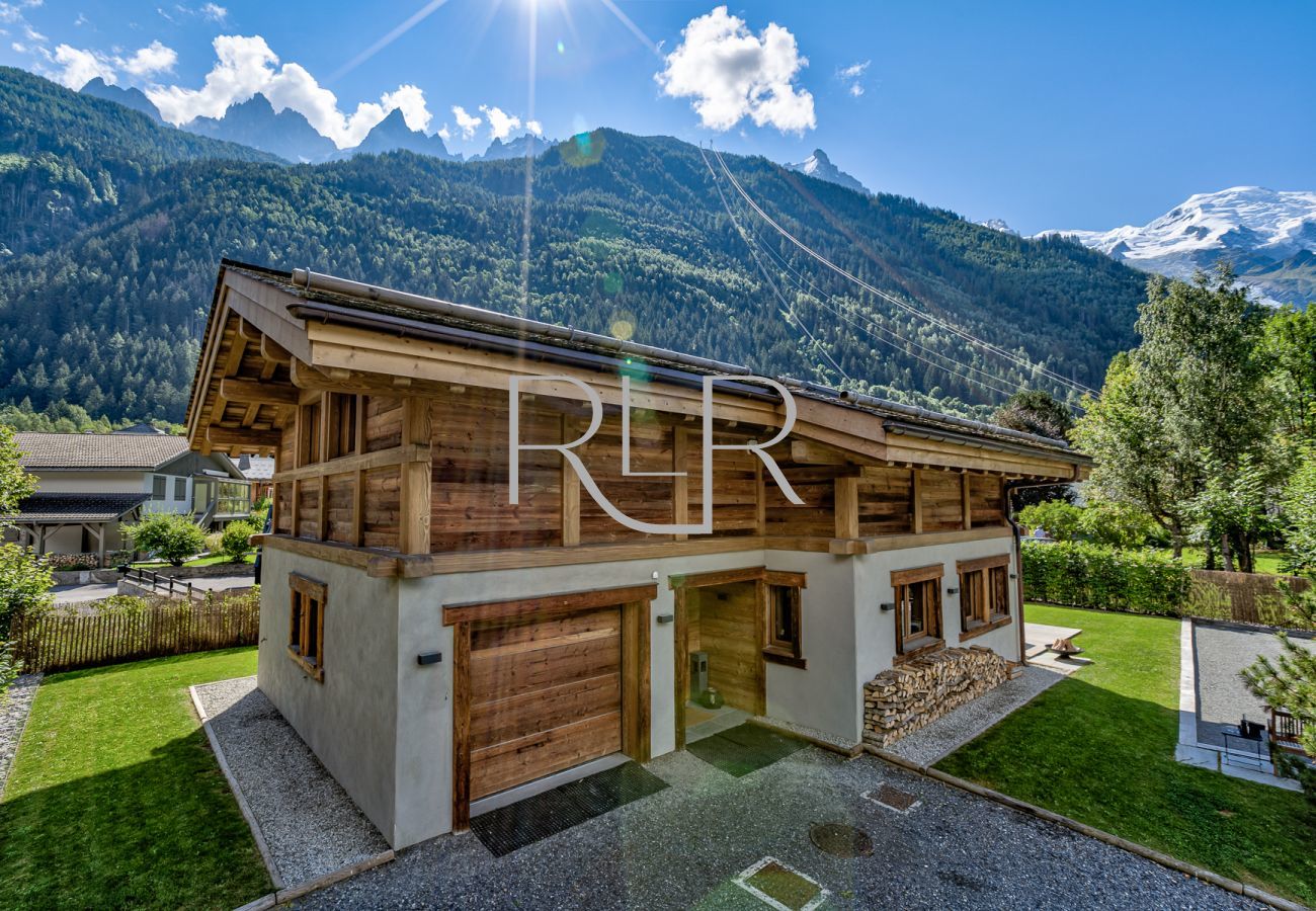 Chalet Seren has exterior parking and an interior boot room