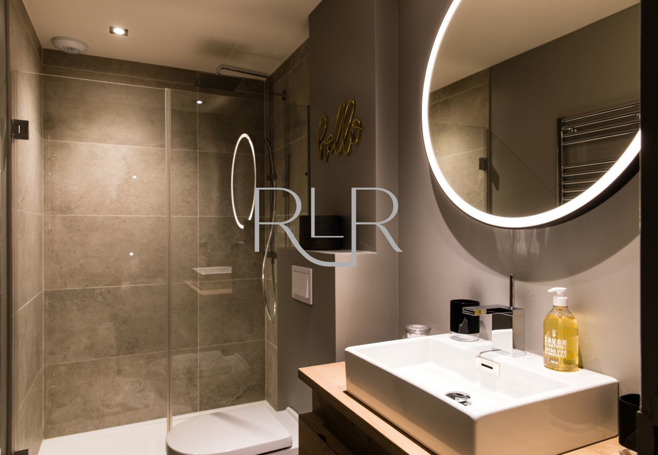 There is an ensuite shower room to Bedroom 5 in Chalet Seren
