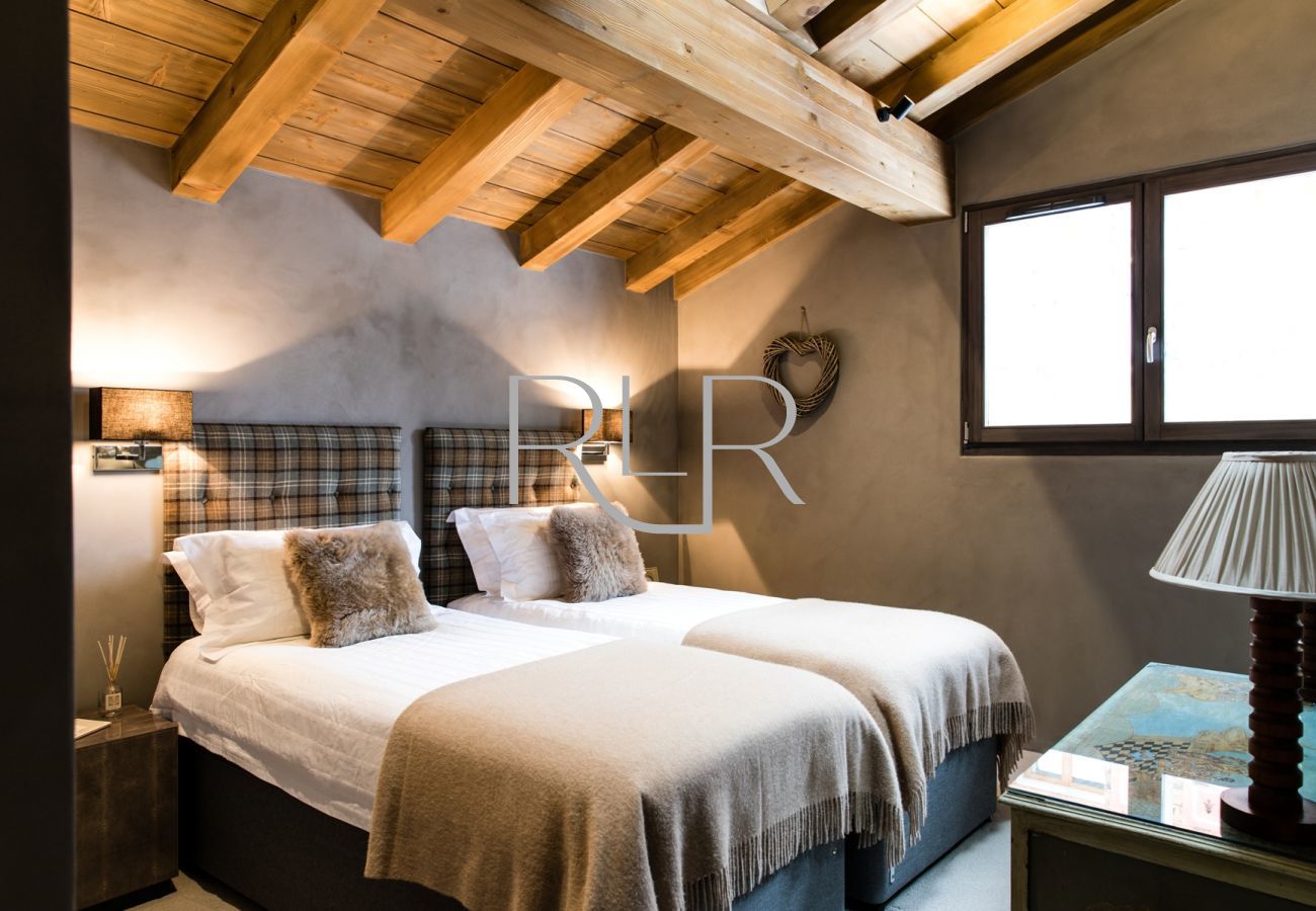 Bedroom 3 of Chalet Seren is a flexible double or twin room with ensuite