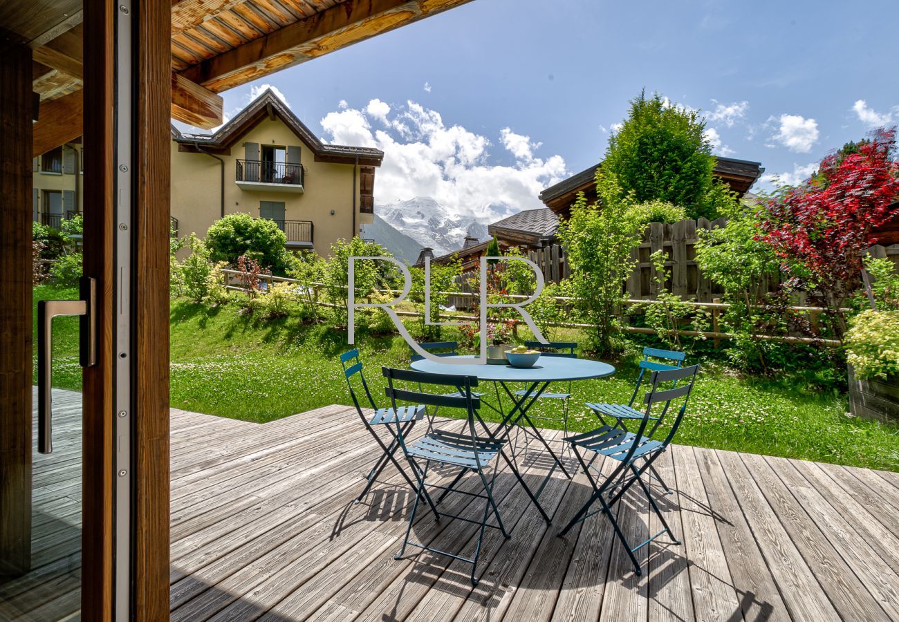Green 2 has a large sunny deck with mountain views