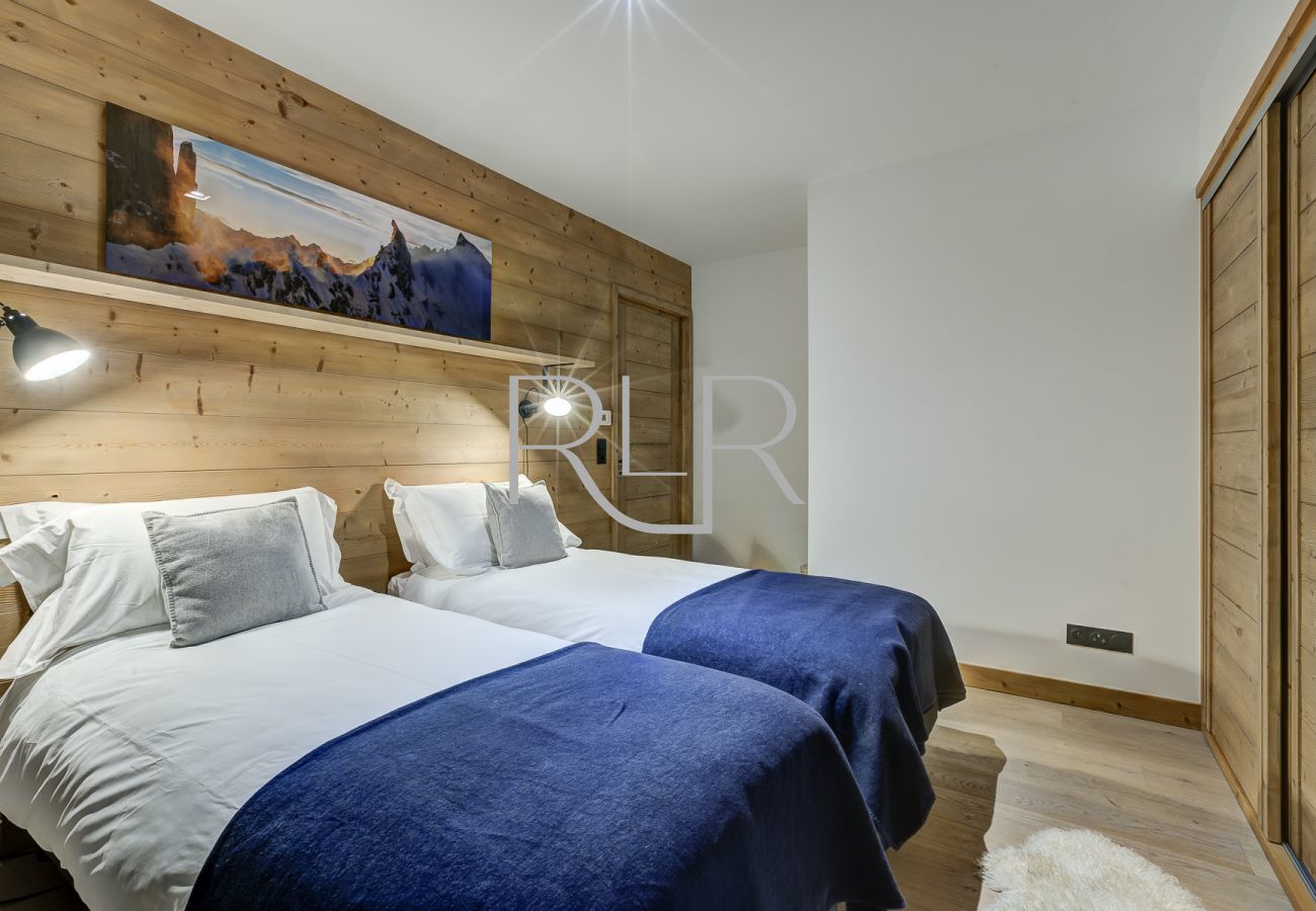 Green 2 has 3 bedrooms sleeping up to 6 people 