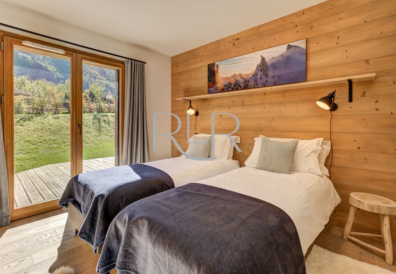 Bedroom 2 of Green 2 is a flexible double or twin room with doors onto separate deck