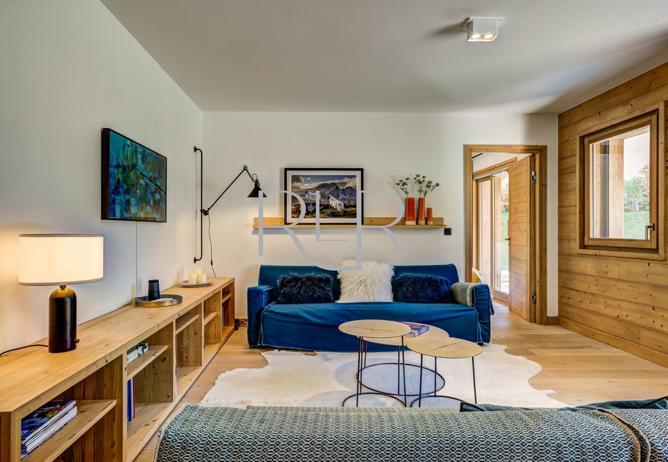 Green 2 has a cosy lounge area with TV