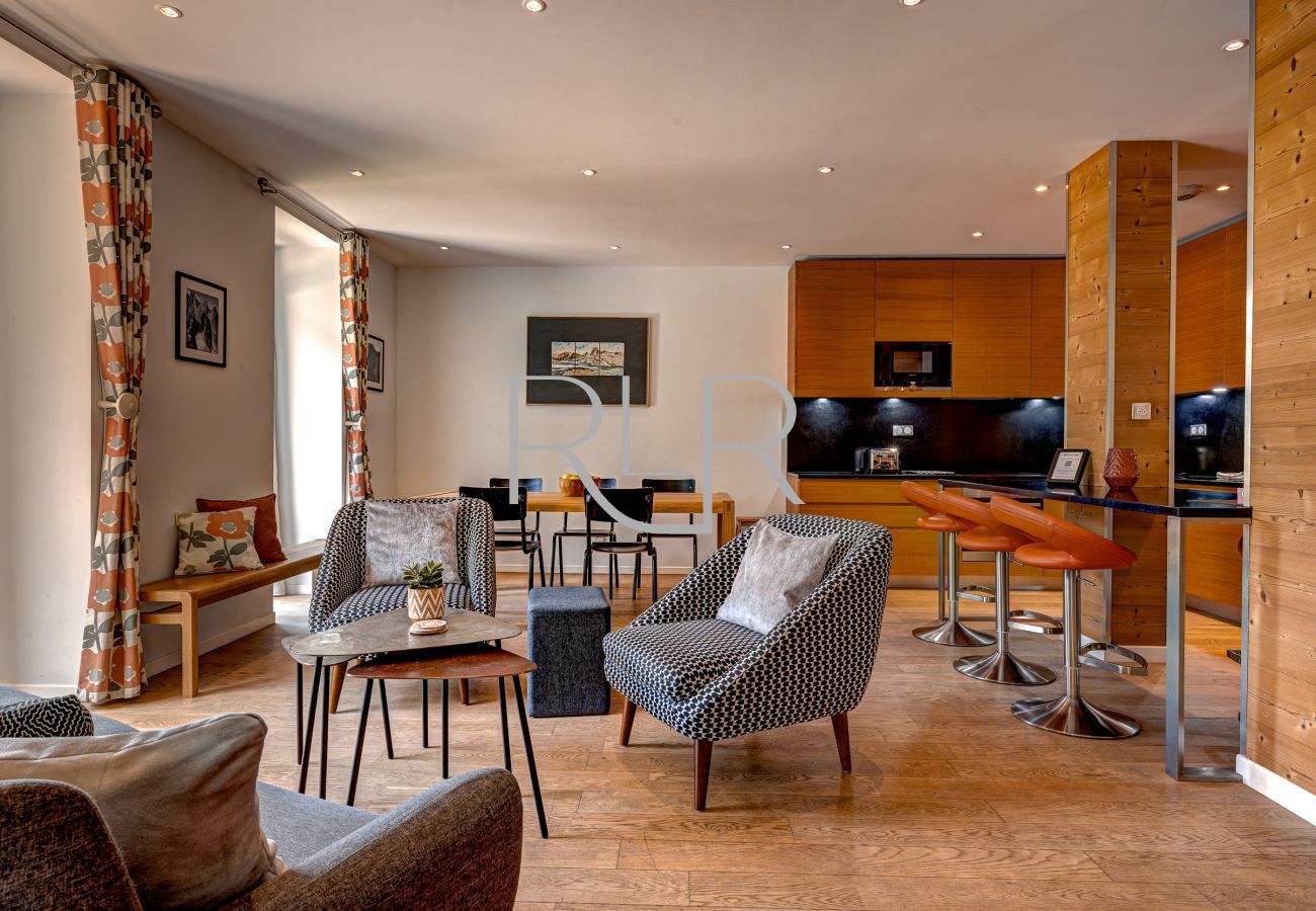 There is an open-plan lay-out on the ground floor of Chamois 1.