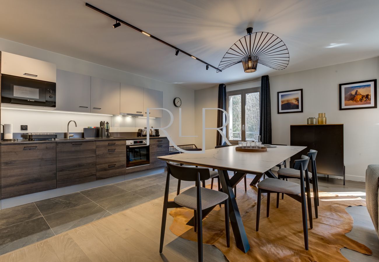 White Pearl A12 has a well equipped kitchen and a dining table for 6 people