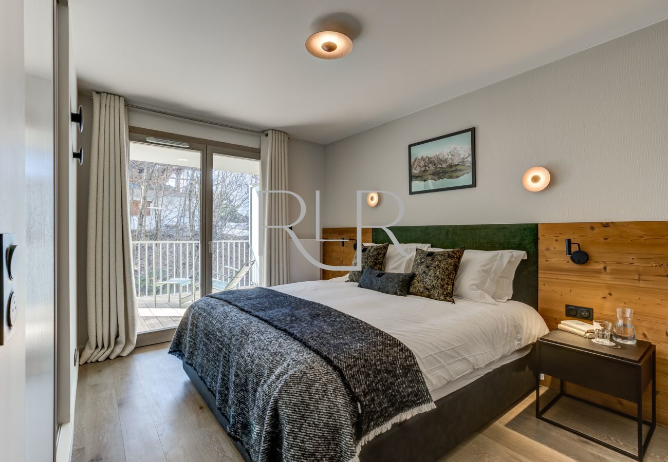 Bedroom 1 of White Pearl A12  is a double room with an ensuite and a balcony