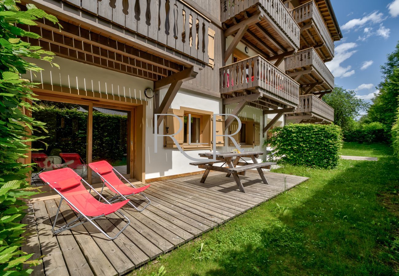 Blaitiere 2 has a sunny terrace with outdoor furniture.