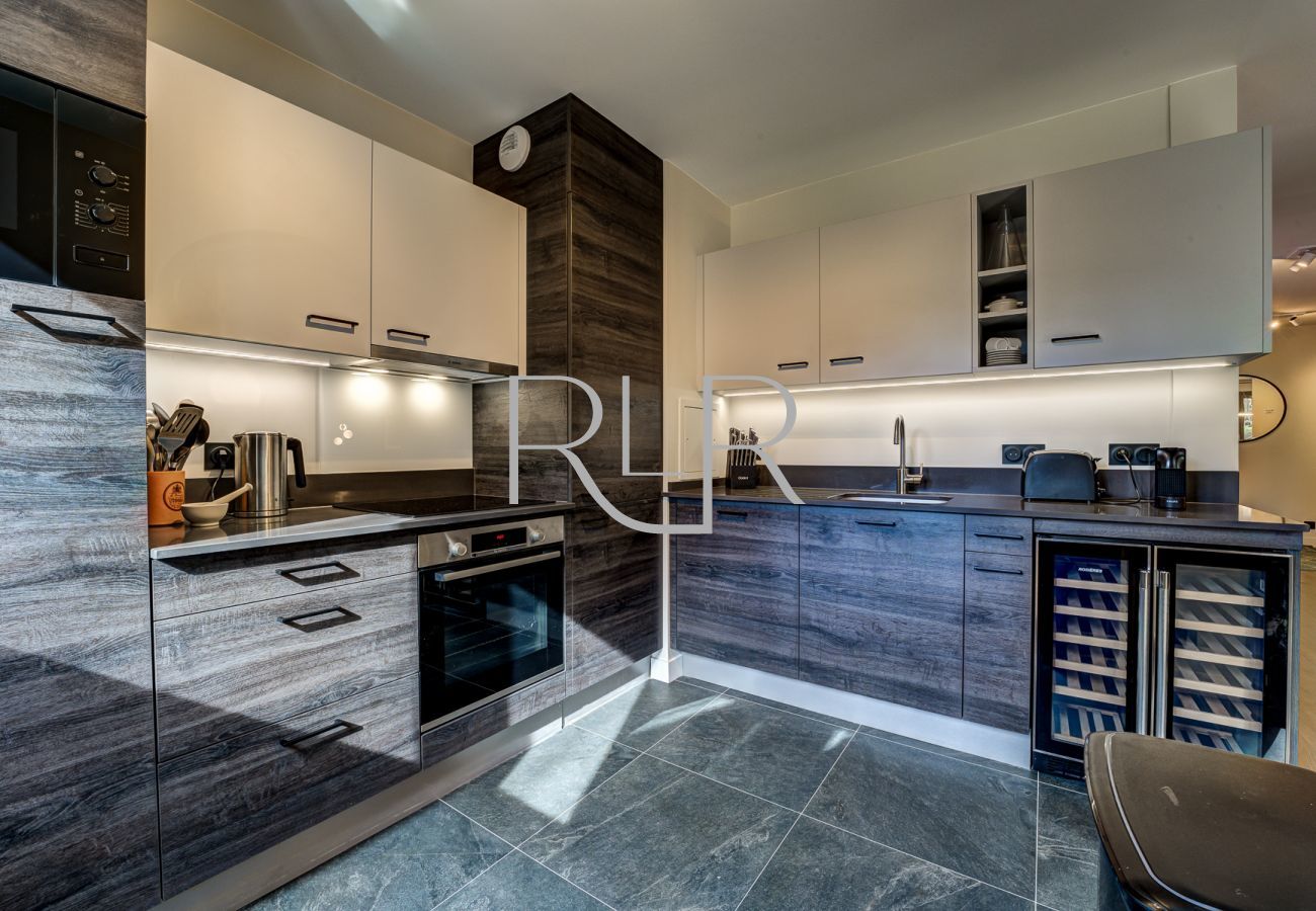 White Pearl A04 has quality appliances including a wine fridge  