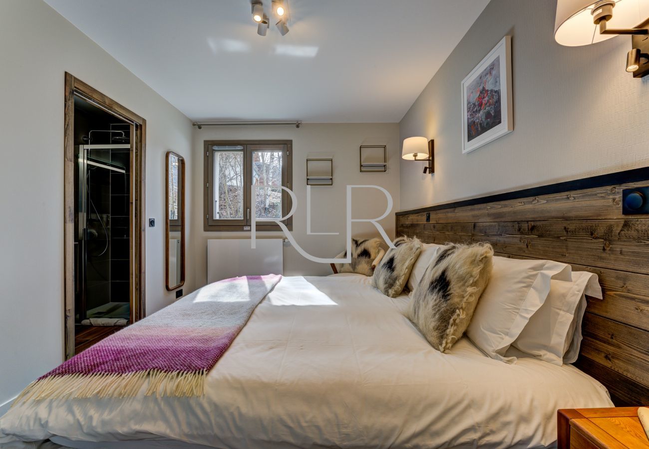 Bedroom 1 of White Pearl A04 is a flexible double or twin room with ensuite
