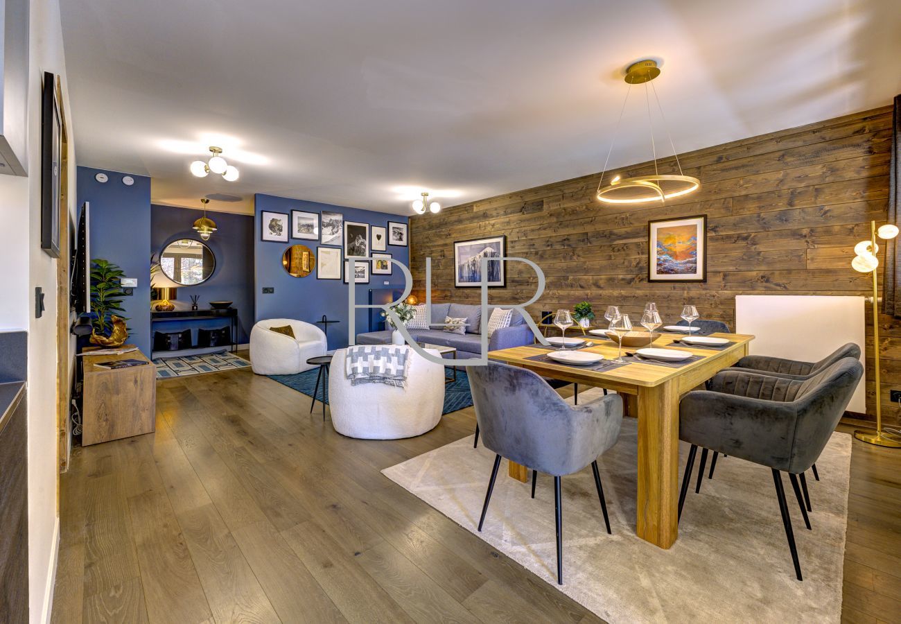 White Pearl A04 has a spacious, open plan living area.