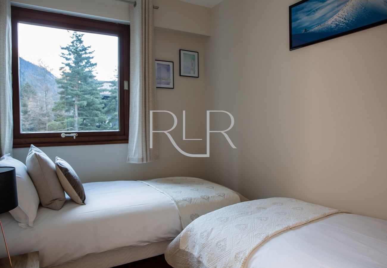Bedroom 2 in Brevent 2 has twin beds