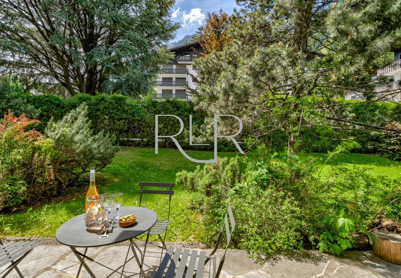 Brevent 2 has a stone terrace opening onto gardens 