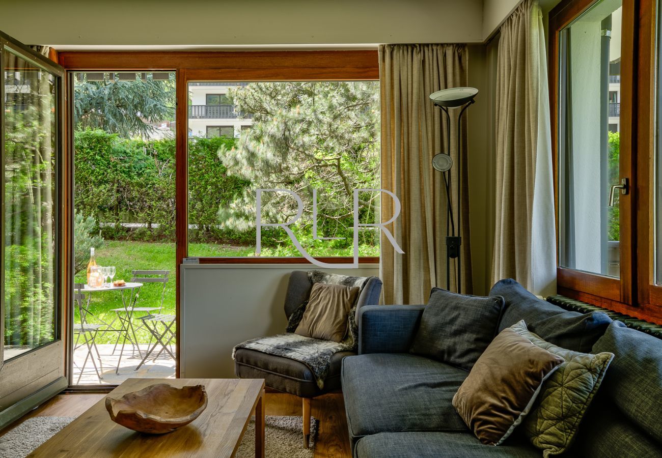 Brevent 2 has a glass door from the living area onto the terrace