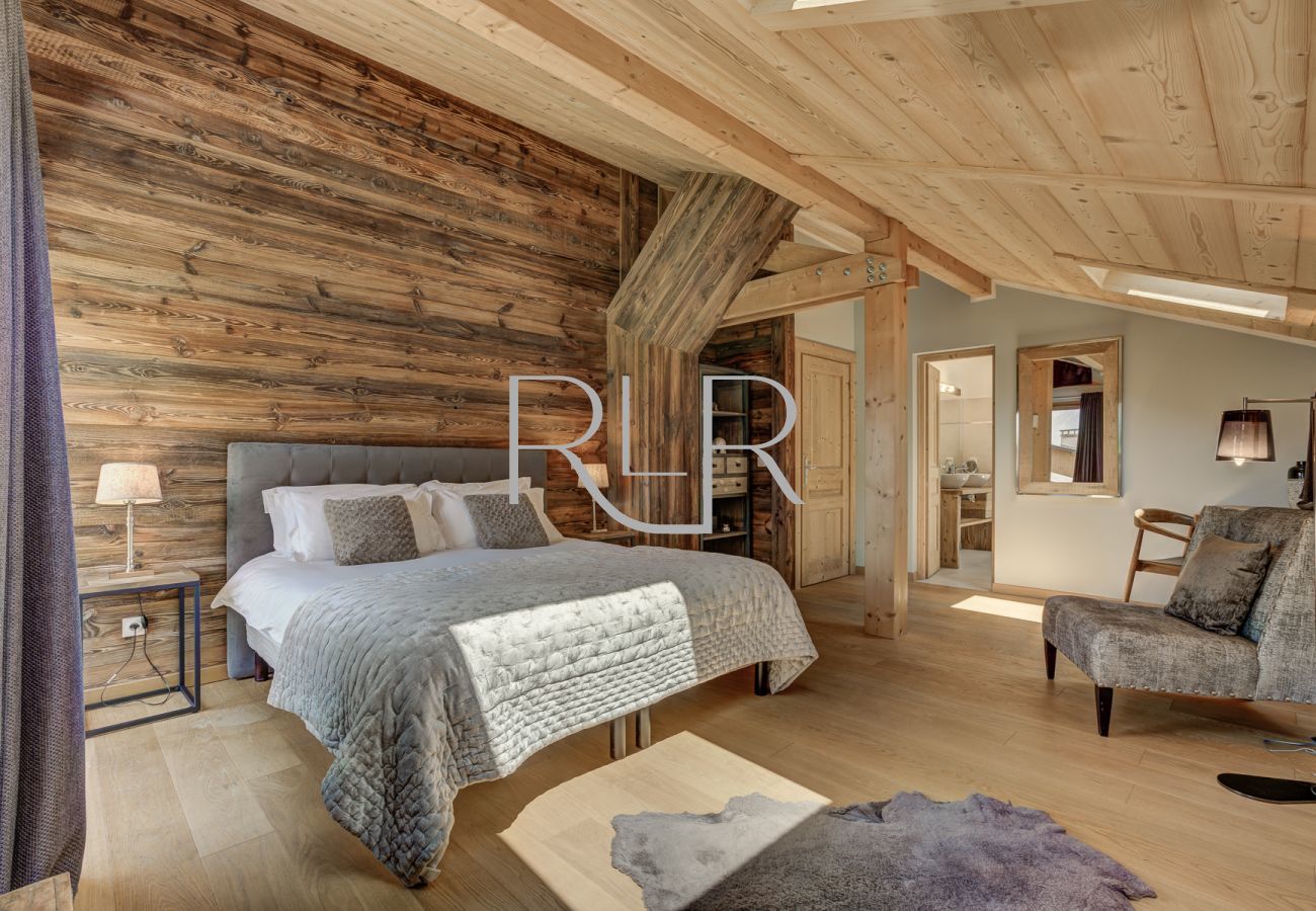 Bedroom 2 of Planards 1 is a flexible double or twin room with ensuite