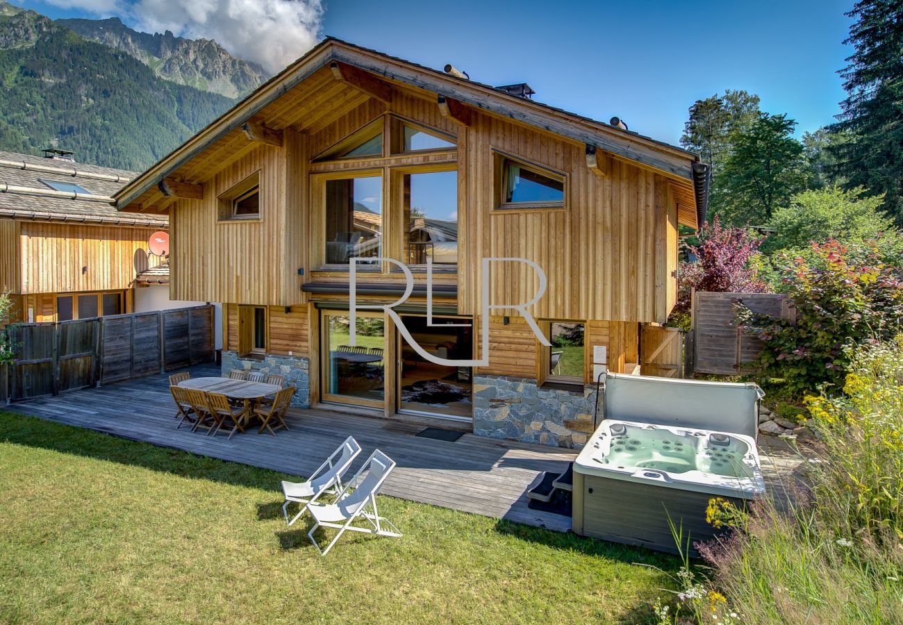 Planards 2 has a fantastic location close to Chamonix town centre
