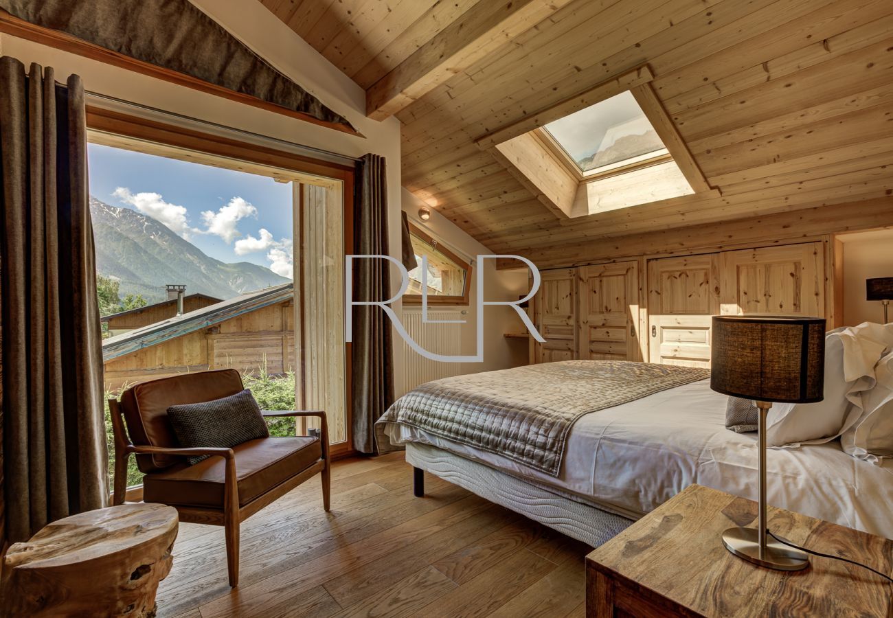 Bedroom 2 of Planards 2 is a flexible double or twin room with ensuite
