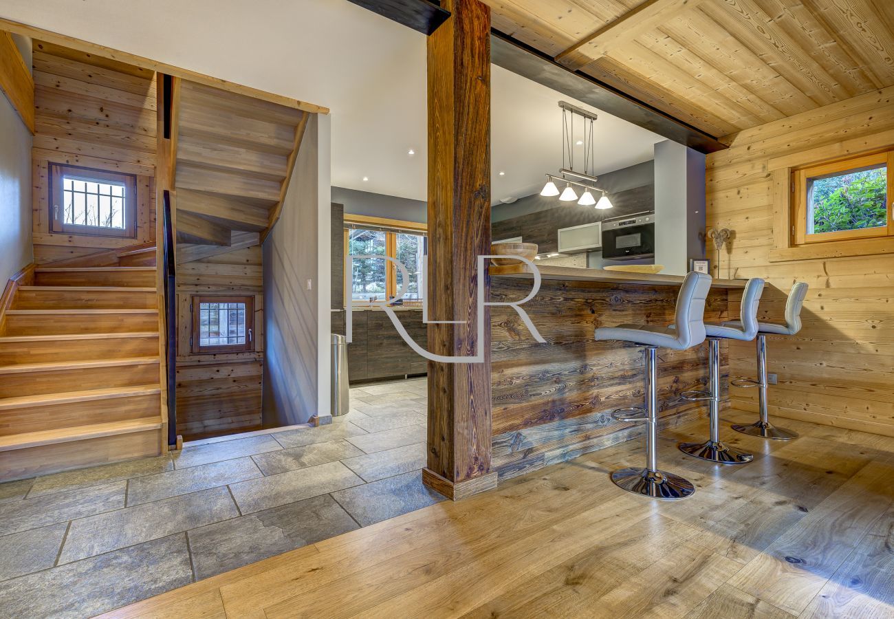 In Planards 2, stairs lead to first floor and 3 of the ensuite bedrooms.