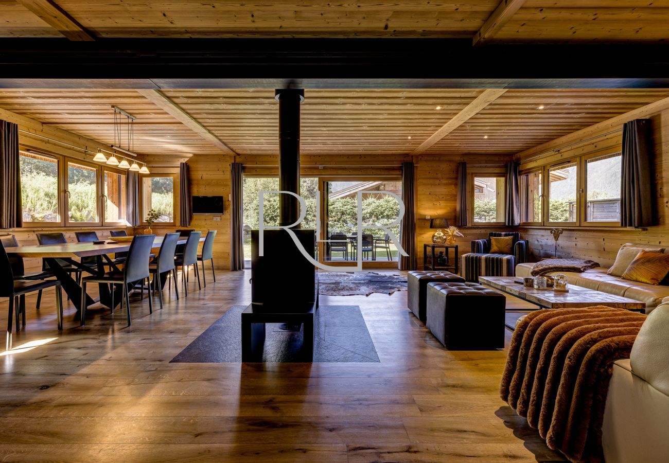 Enjoy winter evenings around the wood fireplace.