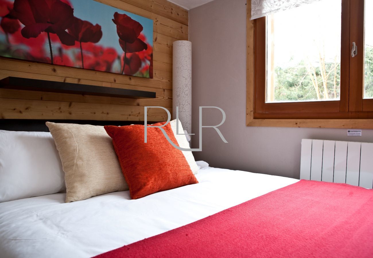 Chalet les Favrands sleeps 10 people in 5 bedrooms with the option of an additional apartment