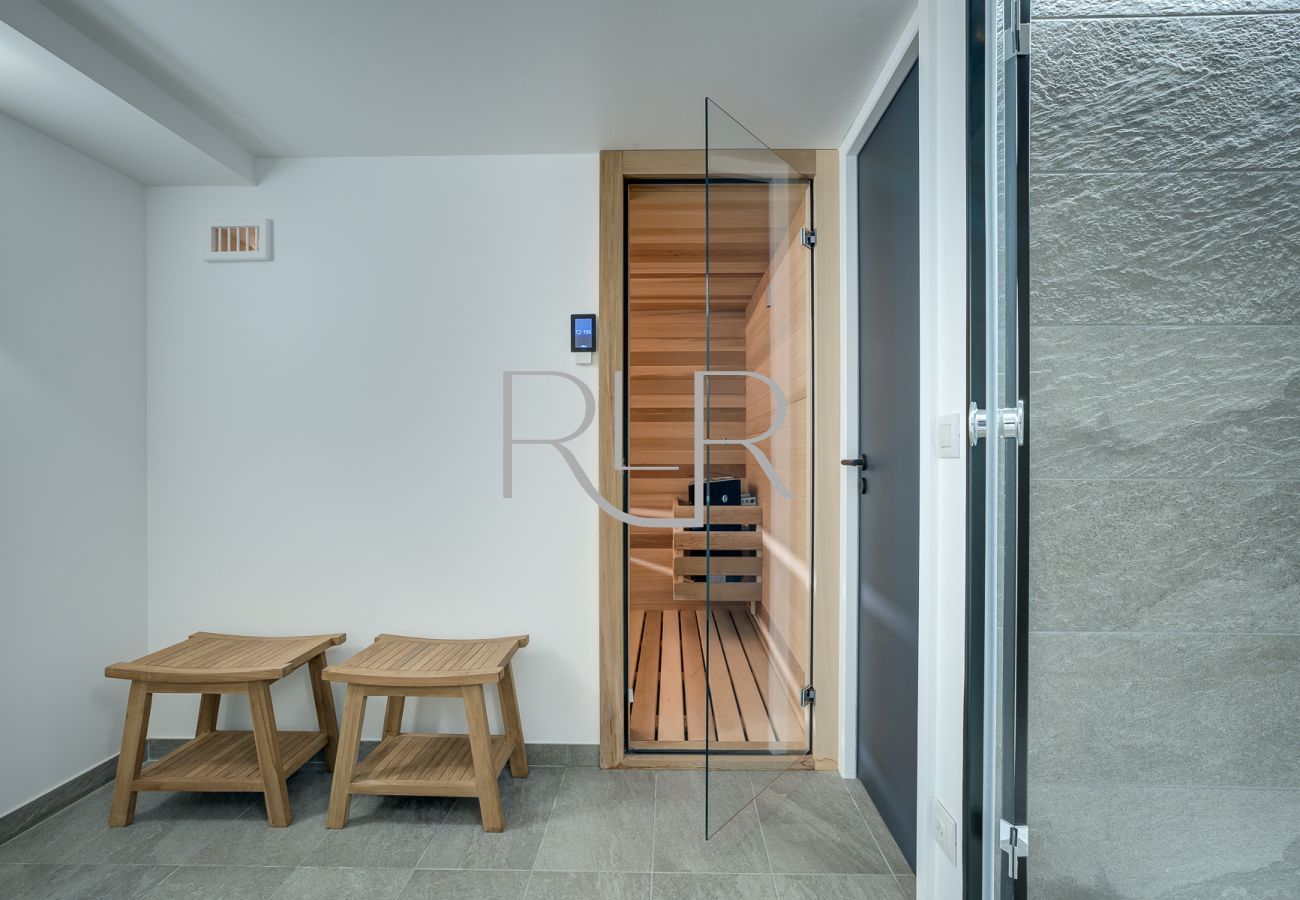 Chalet Breitalps has an indoor sauna with a shower and separate WC    