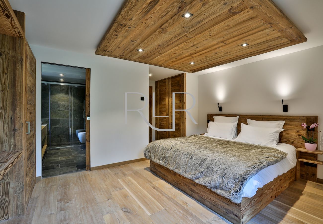 Bedroom 1 of Chalet Black Stone is a double room with an ensuite 