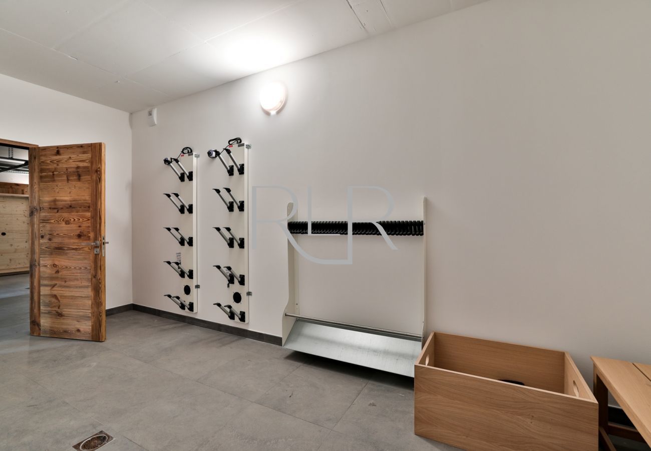 Chalet Black Stone has a ski room with heated boot dryers