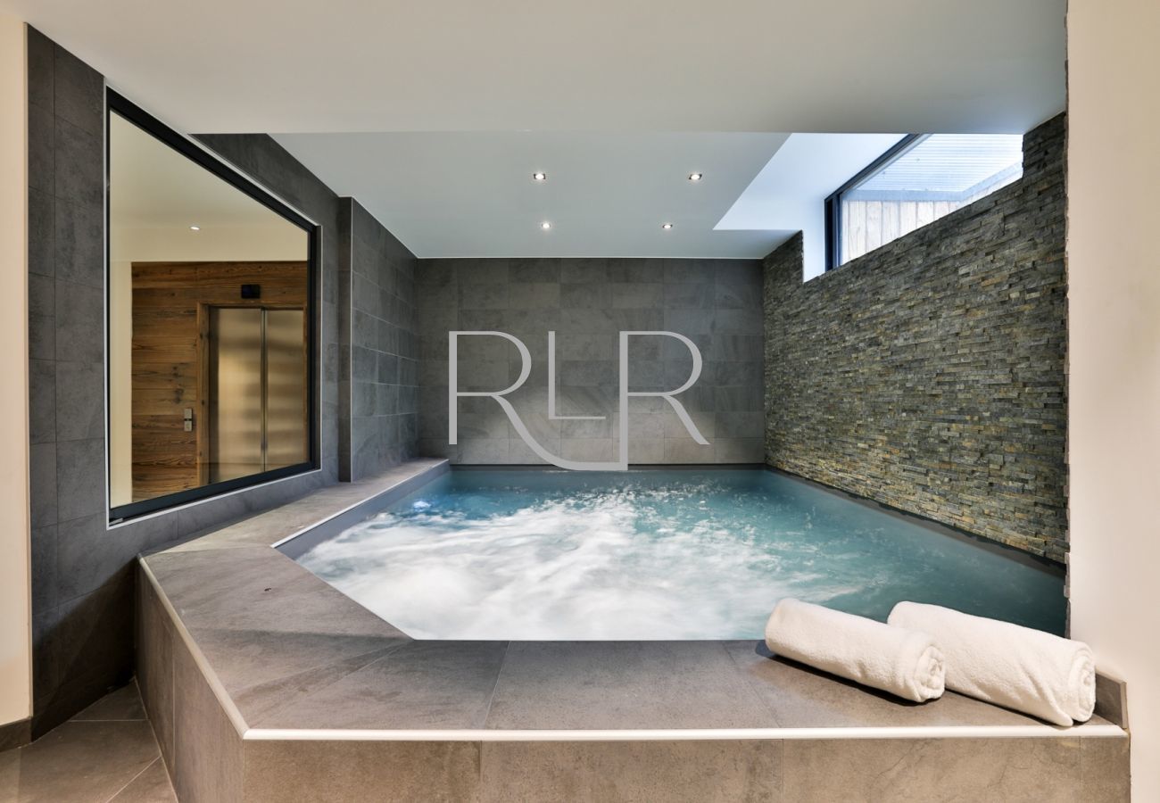 Chalet Black Stone has a wellness area with an indoor swimming pool 
