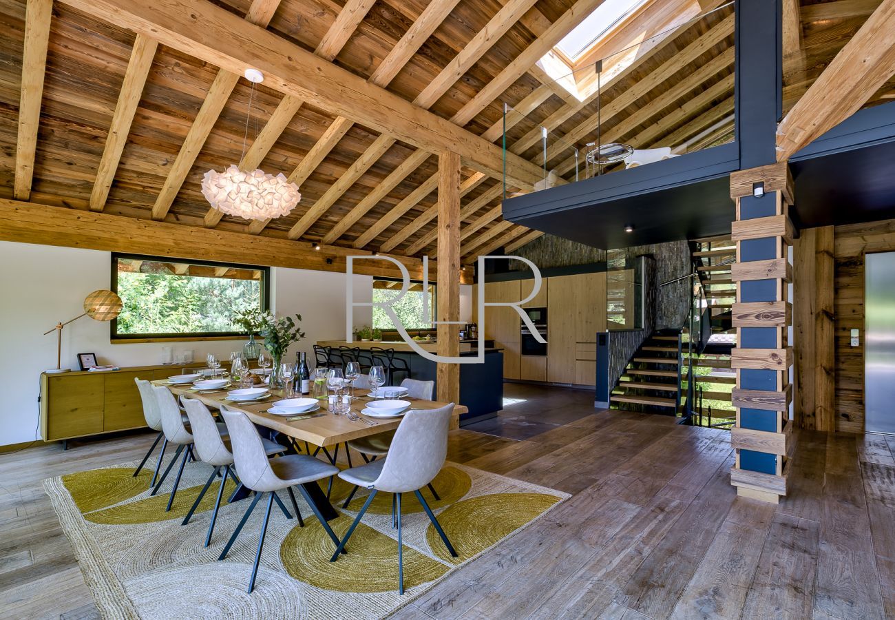 The stairs from the living area of Chalet Black Stone lead to a glass-sided mezzanine 