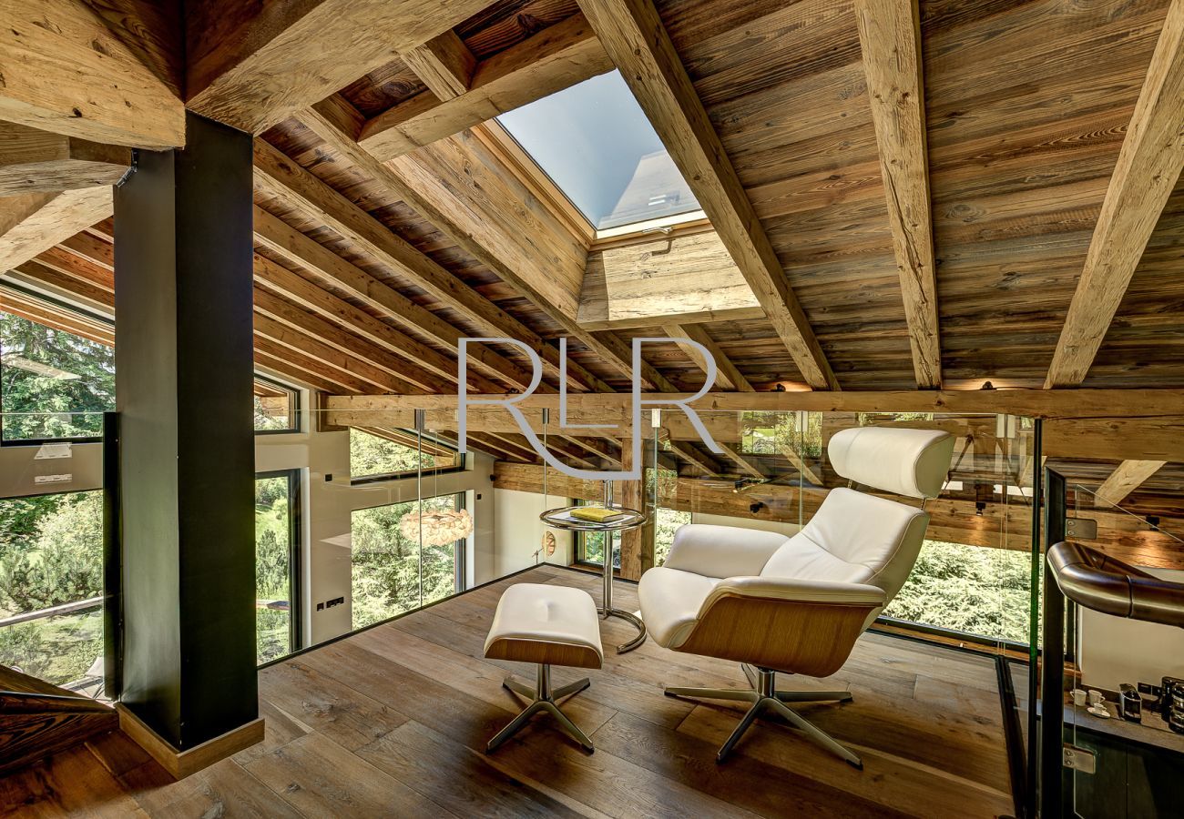 Chalet Black Stone has a oeaceful reading corner