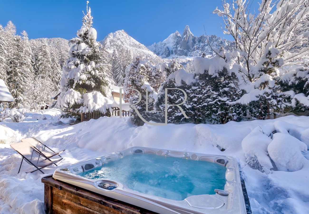 You can relax in beautiful surroundings in the hot-tub at Chalet Black Stone