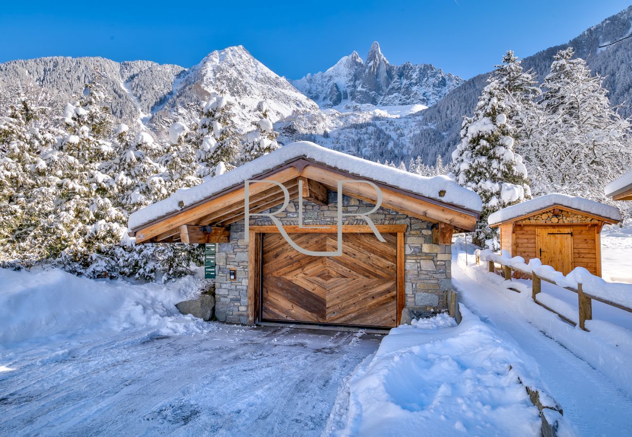 Chalet Black Stone has underground parking with direct access to the chalet