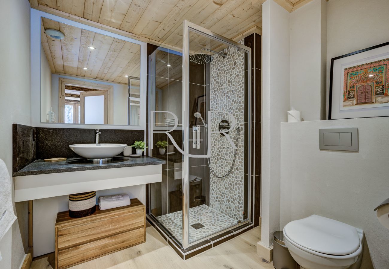 Ensuite shower room to Blaitiere 14's Bedroom 1   	