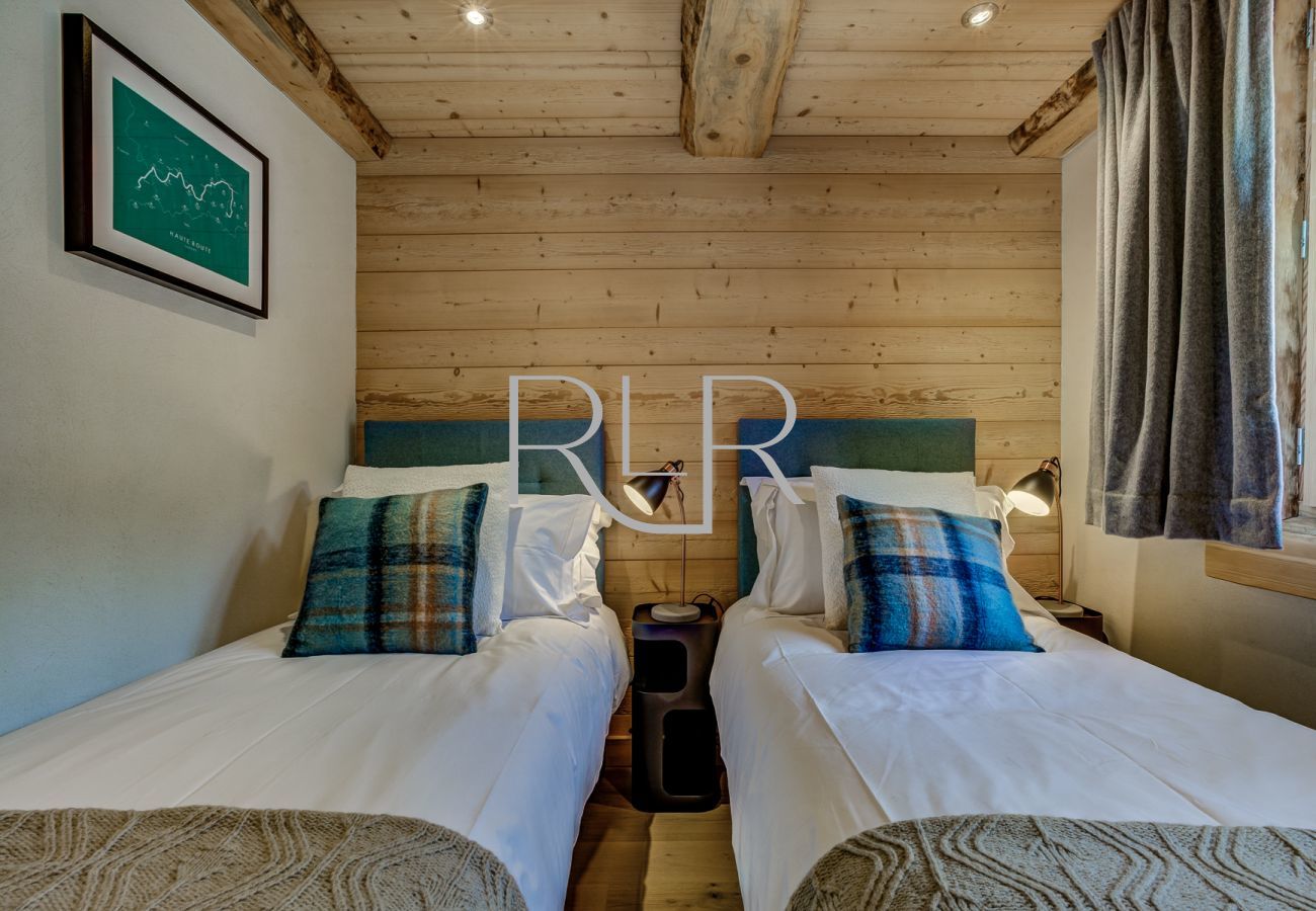Bedroom 3 in Blaitiere 14 is prepared here as twin beds 
