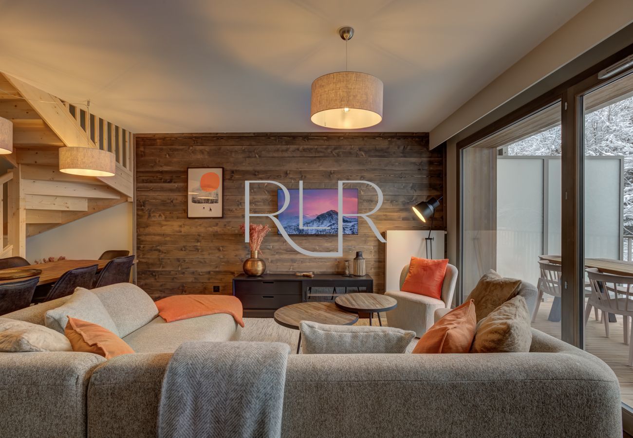 White Pearl A34 has a lxurious lounge area with a Smart TV 