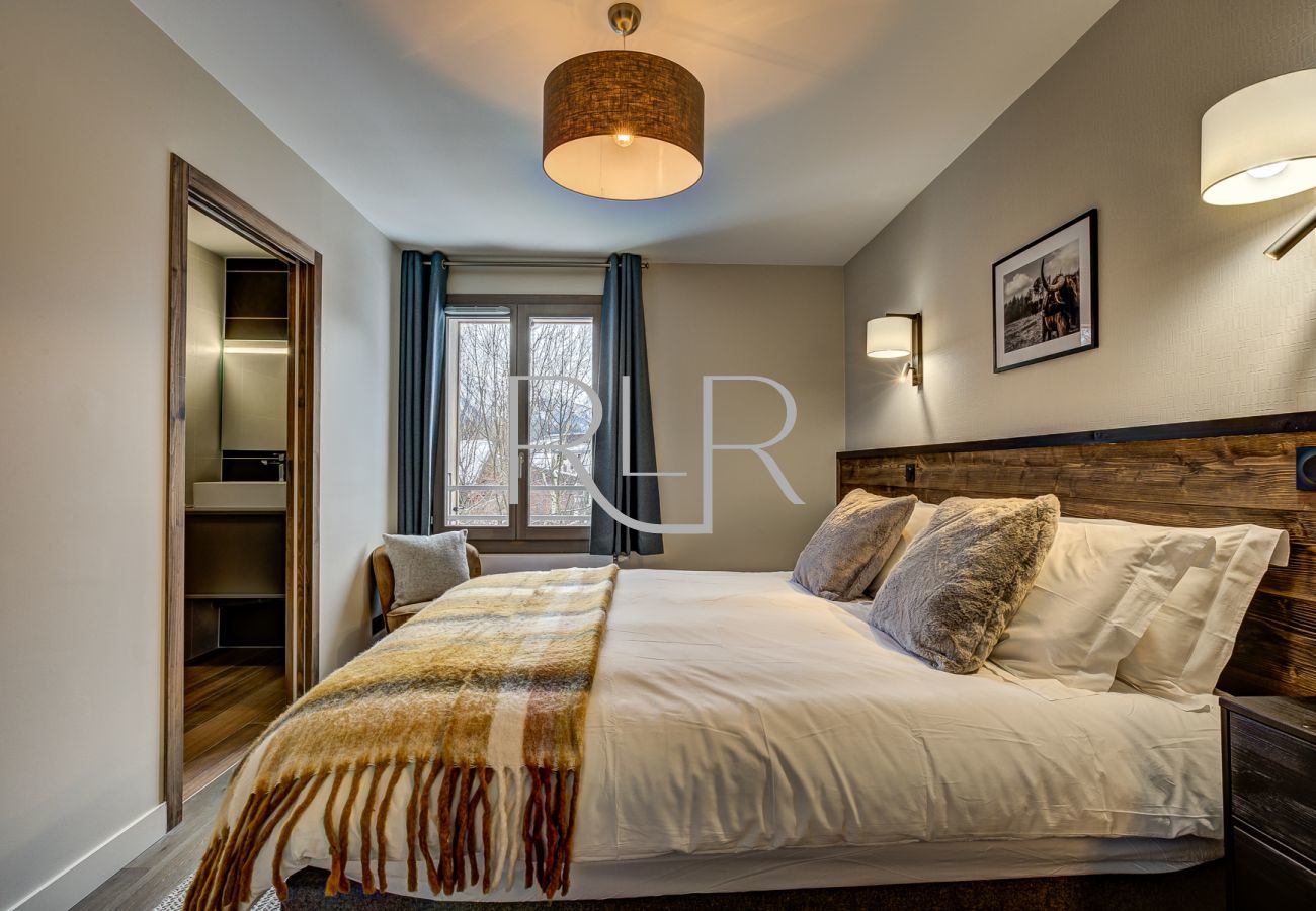 Bedroom 1 of White Pearl A34 is a flexible double or twin room with ensuite