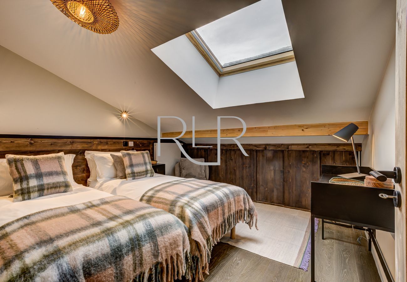 Bedroom 3 of White Pearl A34 is a flexible double or twin room 