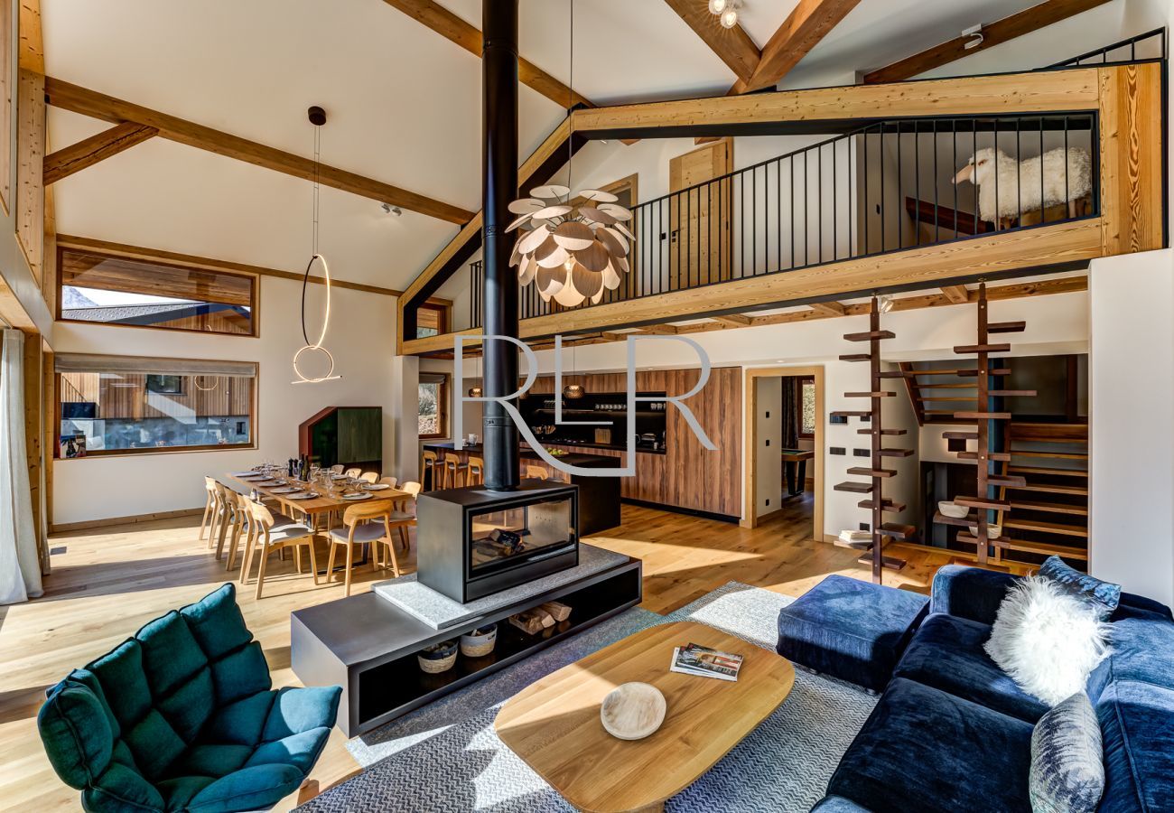 Chalet les Trois Soeurs has a vast double height living space 