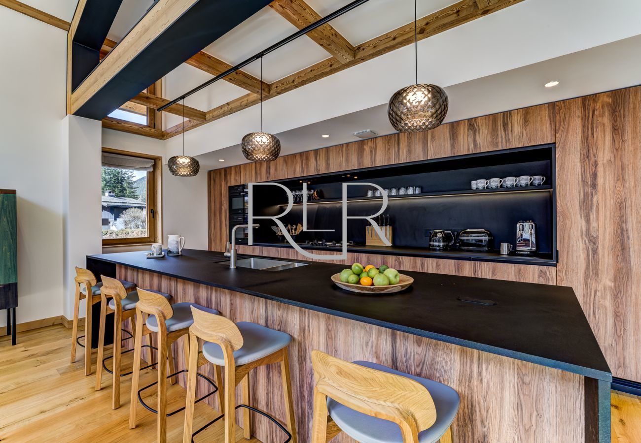 Chalet les Trois Soeurs has a high-end kitchen with stone worktops 
