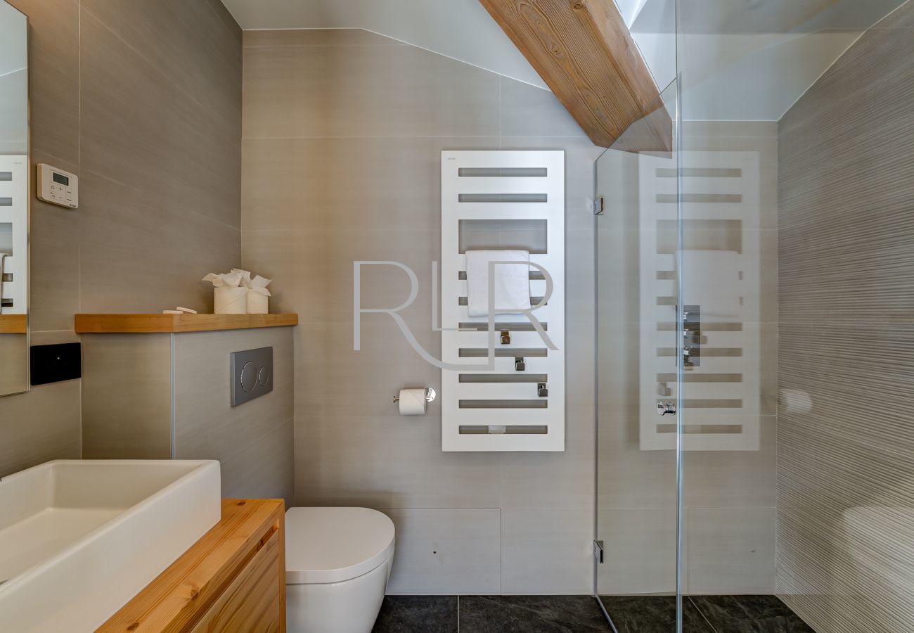 Chalet les Trois Soeurs has a shower room for Bedroom 5 and Bedroom 6