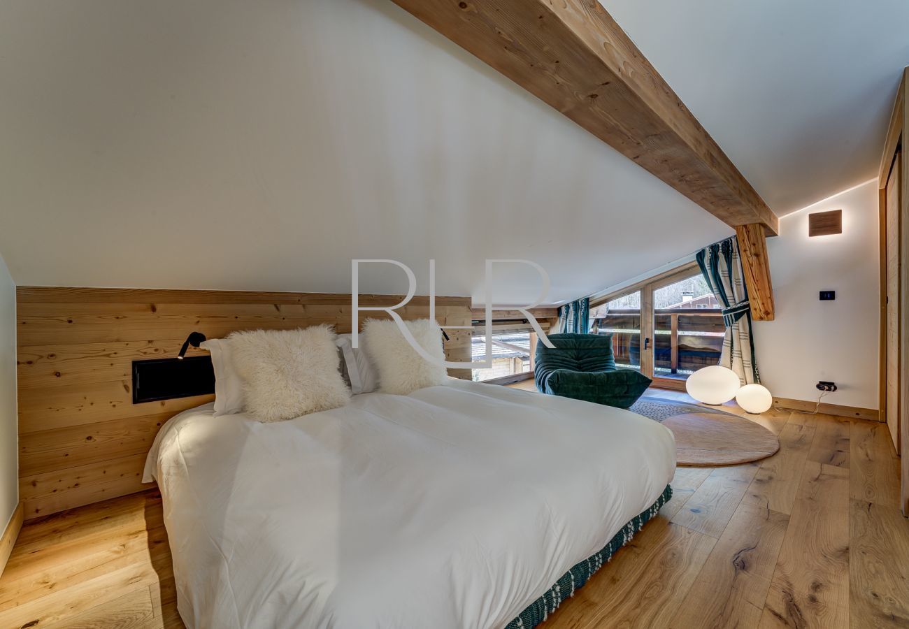 Bedroom 6 of Chalet les Trois Soeurs is a double room (low head height)