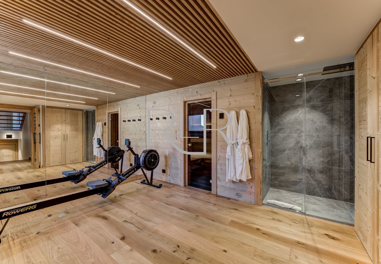 Chalet les Trois Soeurs has a work-out space with a rowing machine, sauna and shower