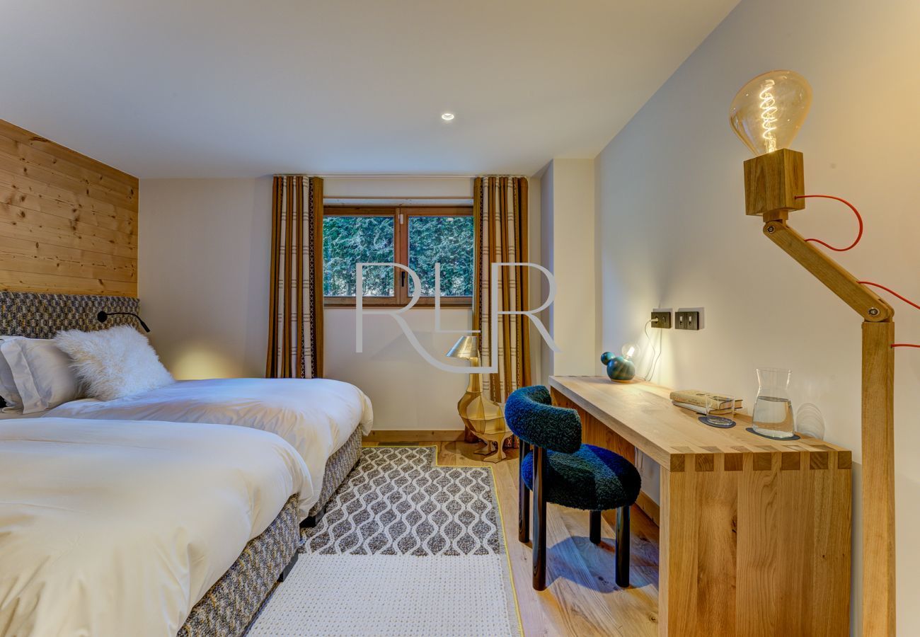 Bedroom 4 of Chalet les Trois Soeurs is a  flexible double or twin room