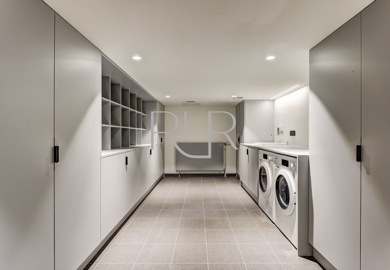Chalet les Trois Soeurs has a utility room with a washing machine and tumble dryer